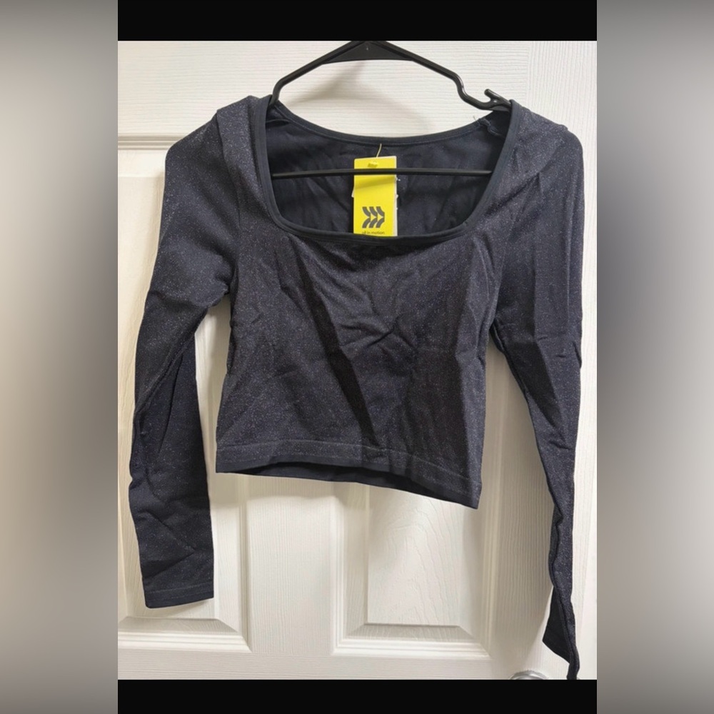 All in motion Black Long Sleeve Crop Top